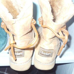 Sketchers Suede Boots Size 8